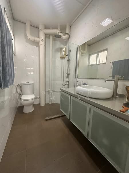 124 Geylang East Avenue 1, 124 Geylang East Avenue 1, 3 Bedrooms, 1,420 sqft, HDB Flat For Sale, by Jose Loh Zhenhao, 500117363 - Bathroom - PropertyGuru.com.sg