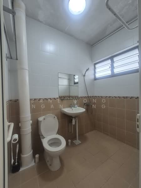 170 Bukit Batok West Avenue 8, 170 Bukit Batok West Avenue 8, 3 Bedrooms, 1,496 sqft, HDB Flat For Sale, by Jane Wong Ngan Yeng, 500117388 - Bathroom - PropertyGuru.com.sg