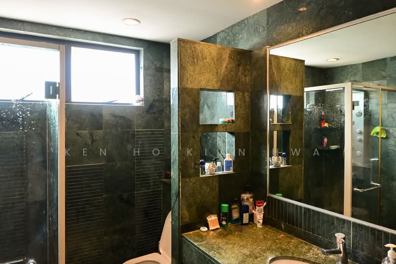 West Coast Gardens, 48 West Coast Terrace, 4 Bedrooms, 3,400 sqft, Terraced House For Rent, by Ken Ho Kian Hwa, 500117389 - Bathroom - PropertyGuru.com.sg