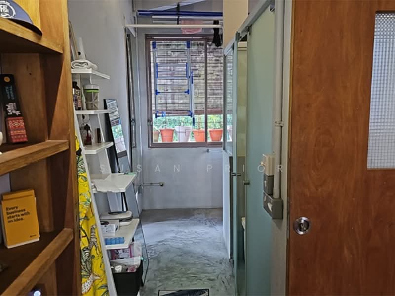 Tiong Bahru Unique Woody Interior Delight, Tiong Bahru, Yong Siak Street, 2 Bedrooms, 1,075 sqft, Conservation House For Rent, by Susan Prior, 500117397 - PropertyGuru.com.sg