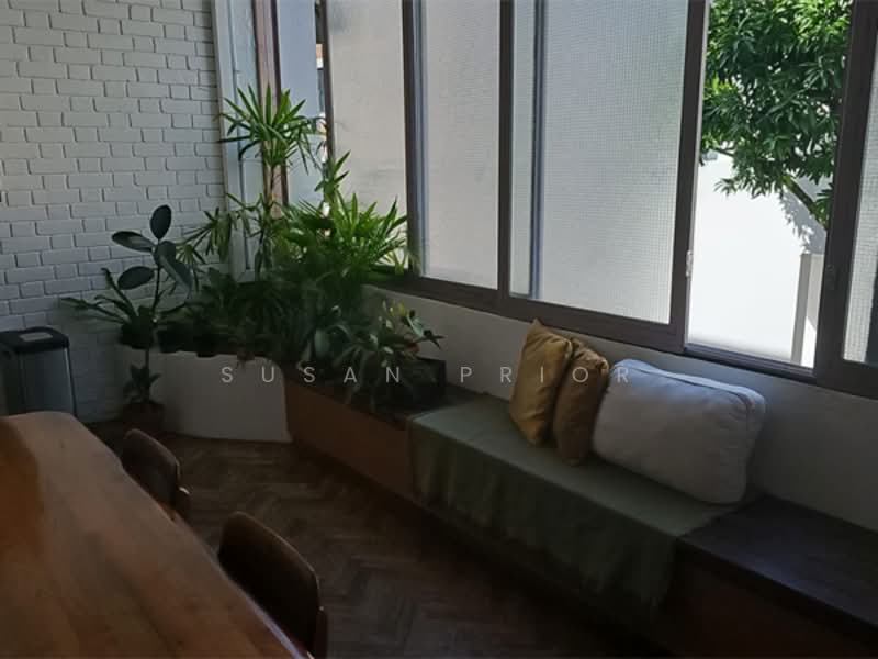 Tiong Bahru Unique Woody Interior Delight, Tiong Bahru, Yong Siak Street, 2 Bedrooms, 1,075 sqft, Conservation House For Rent, by Susan Prior, 500117397 - PropertyGuru.com.sg