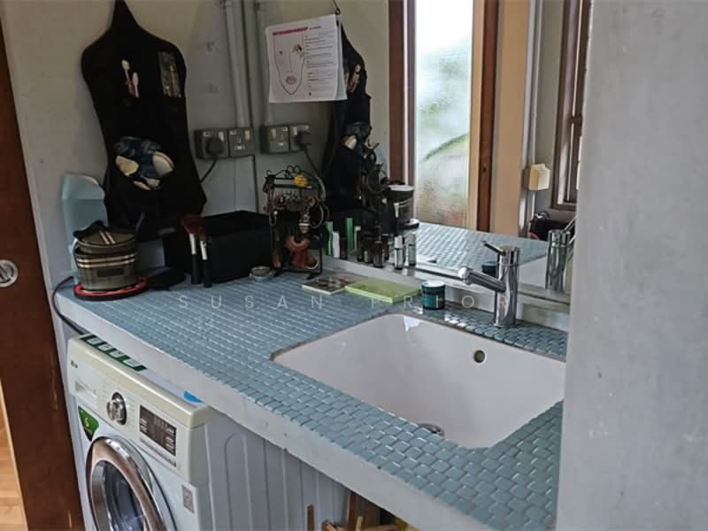 Tiong Bahru Unique Woody Interior Delight, Tiong Bahru, Yong Siak Street, 2 Bedrooms, 1,075 sqft, Conservation House For Rent, by Susan Prior, 500117397 - PropertyGuru.com.sg