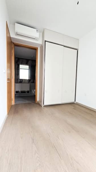 Penrose, 30 Sims Drive, 2 Bedrooms, 710 sqft, Condominium For Sale, by Alvin Tay, 500117430 - Master Bedroom - PropertyGuru.com.sg