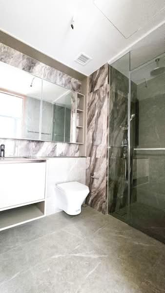 Penrose, 30 Sims Drive, 2 Bedrooms, 710 sqft, Condominium For Sale, by Alvin Tay, 500117430 - Master Bathroom and Toilet - PropertyGuru.com.sg