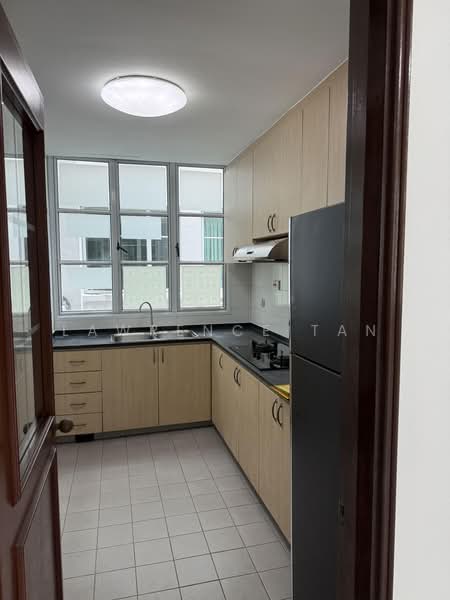 Villa De West, 385 Pasir Panjang Road, 3 Bedrooms, 1,636 sqft, Condominium For Sale, by Lawrence Tan, 500117433 - Kitchen - PropertyGuru.com.sg