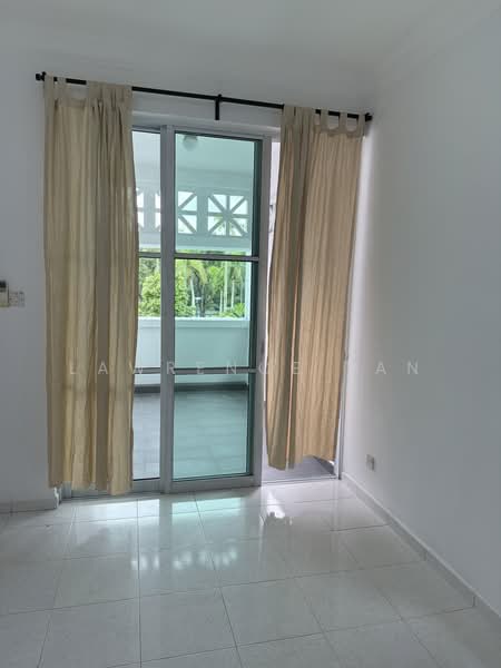 Villa De West, 385 Pasir Panjang Road, 3 Bedrooms, 1,636 sqft, Condominium For Sale, by Lawrence Tan, 500117433 - Balcony - PropertyGuru.com.sg
