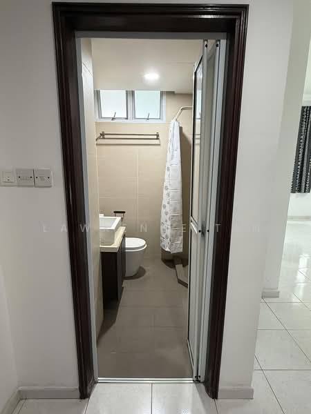 Villa De West, 385 Pasir Panjang Road, 3 Bedrooms, 1,636 sqft, Condominium For Sale, by Lawrence Tan, 500117433 - Common Bathroom - PropertyGuru.com.sg