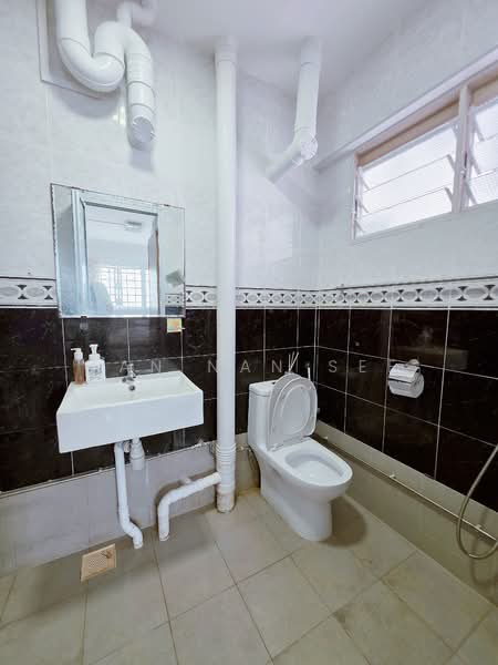 171 Bukit Batok West Avenue 8, 171 Bukit Batok West Avenue 8, 3 Bedrooms, 1,109 sqft, HDB Flat For Sale, by Tan Nan See, 500117438 - Bathroom - PropertyGuru.com.sg