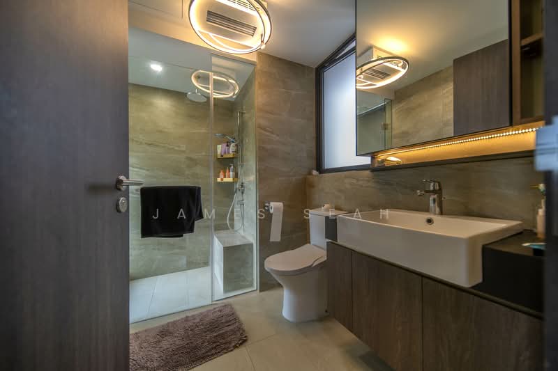 Riverfront Residences, 41 Hougang Avenue 7, 4 Bedrooms, 1,485 sqft, Condominium For Sale, by James Seah, 500117445 - Bathroom - PropertyGuru.com.sg