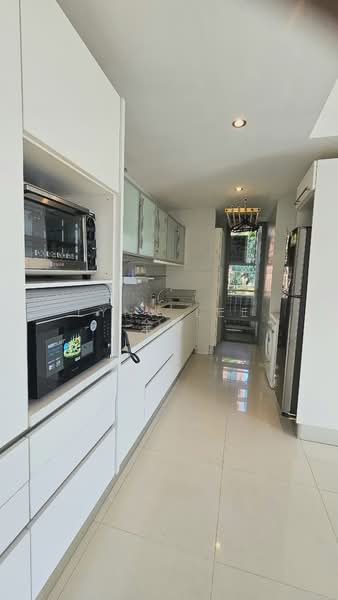 Leonie Suites, 21 Leonie Hill, Orchard / River Valley, 2 Bedrooms, 936 sqft, Apartment For Sale, by Lynn Lee 金玲, 500117461 - Kitchen - PropertyGuru.com.sg
