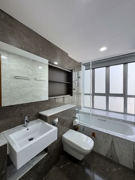 The Parc Condominium, 9 West Coast Walk, 2 Bedrooms, 980 sqft, Condominium For Sale, by Lynn Ong, 500117467 - Bathroom - PropertyGuru.com.sg