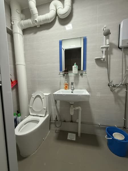 111 Lengkong Tiga, 111 Lengkong Tiga, Room Rental, 350 sqft, HDB Flat For Rent, by Rae Ho 何诗蕊, 500117479 - Bathroom - PropertyGuru.com.sg