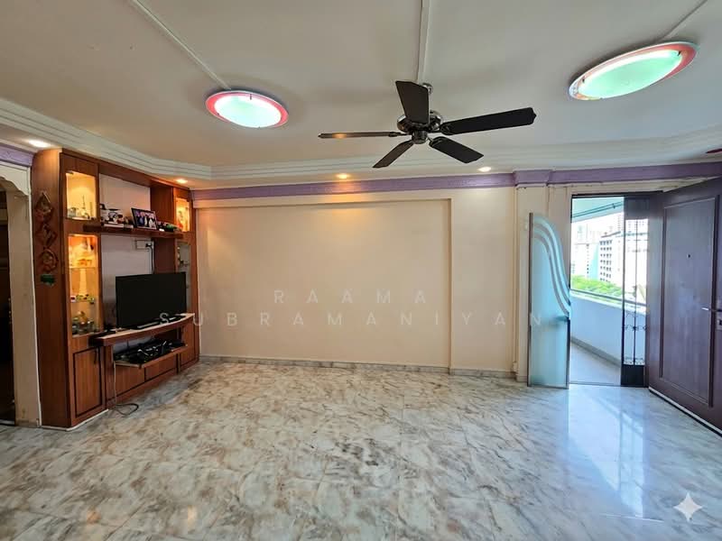 330 Clementi Avenue 2, 330 Clementi Avenue 2, 3 Bedrooms, 990 sqft, HDB Flat For Sale, by Raama Subramaniyan, 500117504 - Living Room - PropertyGuru.com.sg