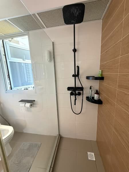 874B Tampines Street 85, 874B Tampines Street 85, 3 Bedrooms, 1,001 sqft, HDB Flat For Sale, by Sally Lim Choon Leng, 500117510 - Bathroom - PropertyGuru.com.sg