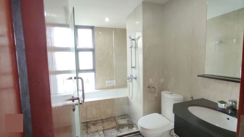 The Madeira, 50 Bukit Batok Street 31, Room Rental, 120 sqft, Condominium For Rent, by Maple Yap, 500117526 - MBR5(2) Bathroom - PropertyGuru.com.sg