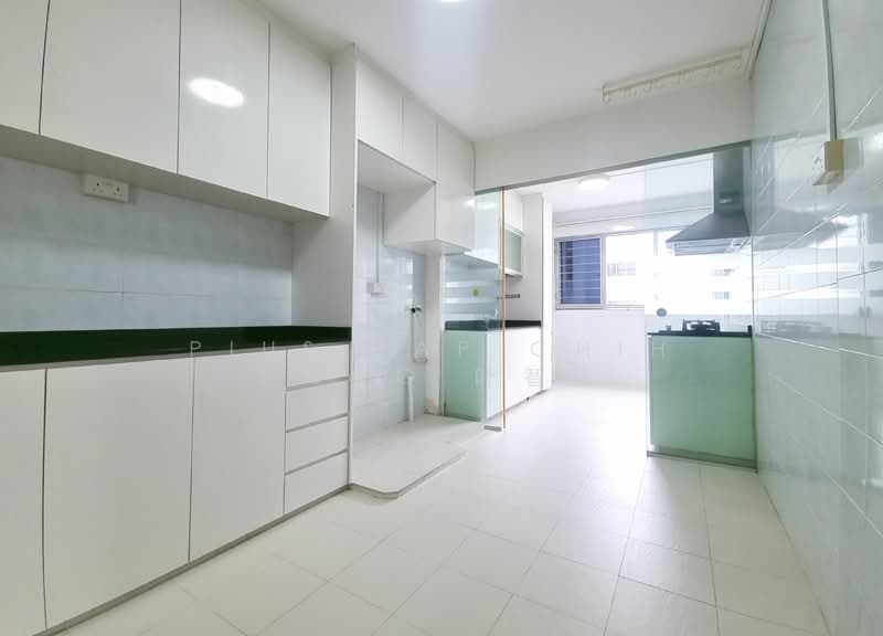 412 Saujana Road, 412 Saujana Road, Room Rental, 350 sqft, HDB Flat For Rent, by Pius Yap Chih Hong 叶智弘, 500117551 - Kitchen - PropertyGuru.com.sg