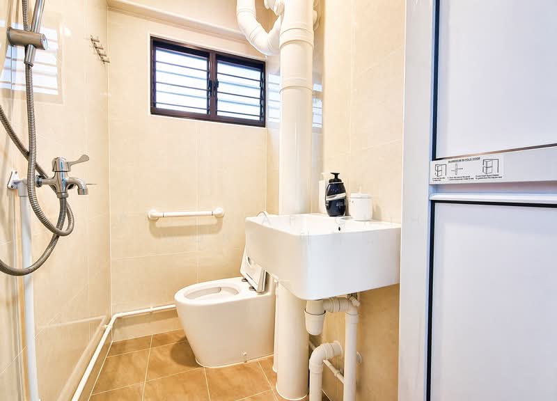 412 Saujana Road, 412 Saujana Road, Room Rental, 350 sqft, HDB Flat For Rent, by Pius Yap Chih Hong 叶智弘, 500117551 - Bathroom - PropertyGuru.com.sg