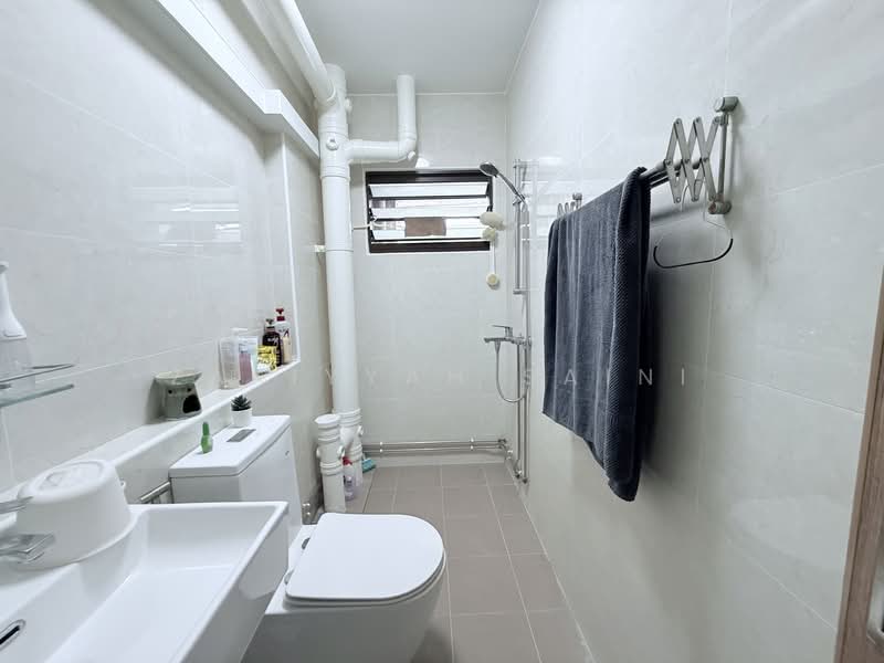 163 Yung Ping Road, 163 Yung Ping Road, 4 Bedrooms, 1,550 sqft, HDB Flat For Sale, by Zakiyyah Saini, 500117583 - Bathroom - PropertyGuru.com.sg