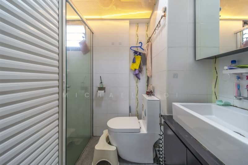 438A Sengkang West Avenue, 438A Sengkang West Avenue, 3 Bedrooms, 1,012 sqft, HDB Flat For Sale, by Michael Ooi, 500117584 - Bathroom - PropertyGuru.com.sg