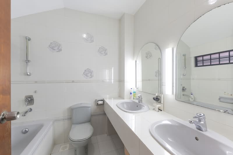Bedok Ria, , 4 Bedrooms, 2,659 sqft, Terraced House For Sale, by Jeremy Koh, 500117588 - Bathroom - PropertyGuru.com.sg