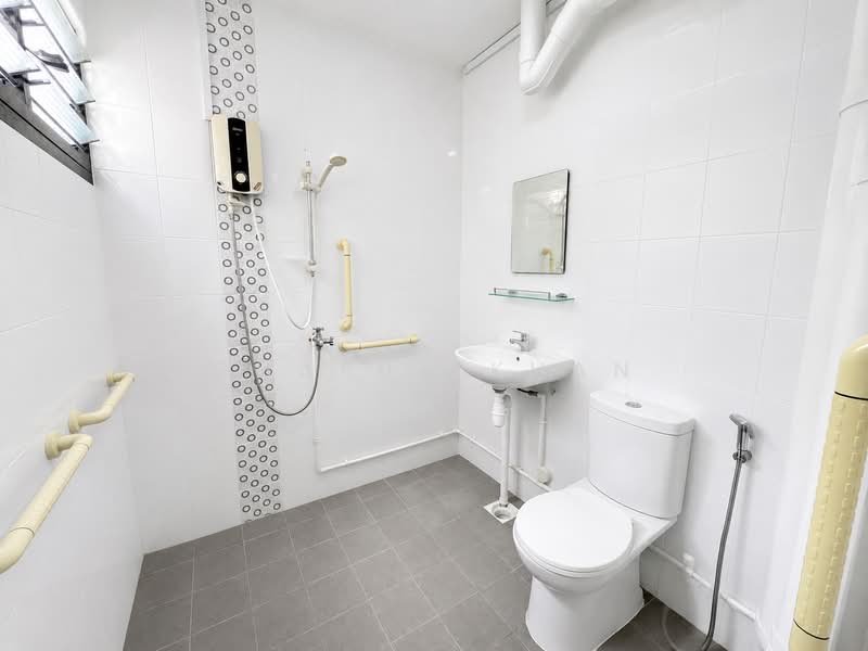 230 Tampines Street 24, 230 Tampines Street 24, 3 Bedrooms, 1,055 sqft, HDB Flat For Sale, by Ghafur Khan, 500117597 - Mater Bathroom - PropertyGuru.com.sg