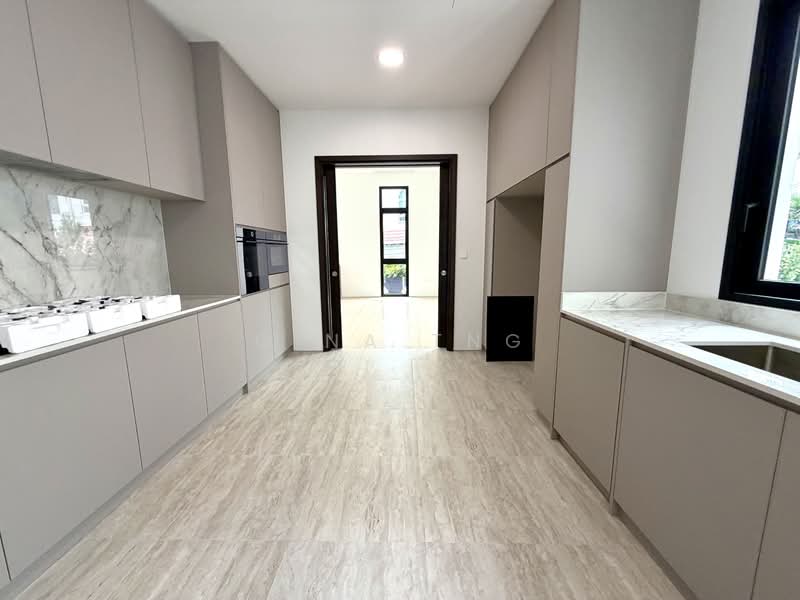 Modern Brand New Freehold Bungalow @Holland. Fantastic location, Modern brand new freehold bungalow at Holland, 5 Bedrooms, 12,109 sqft, Bungalow House For Sale, by Gina Tng, 500117604 - PropertyGuru.com.sg