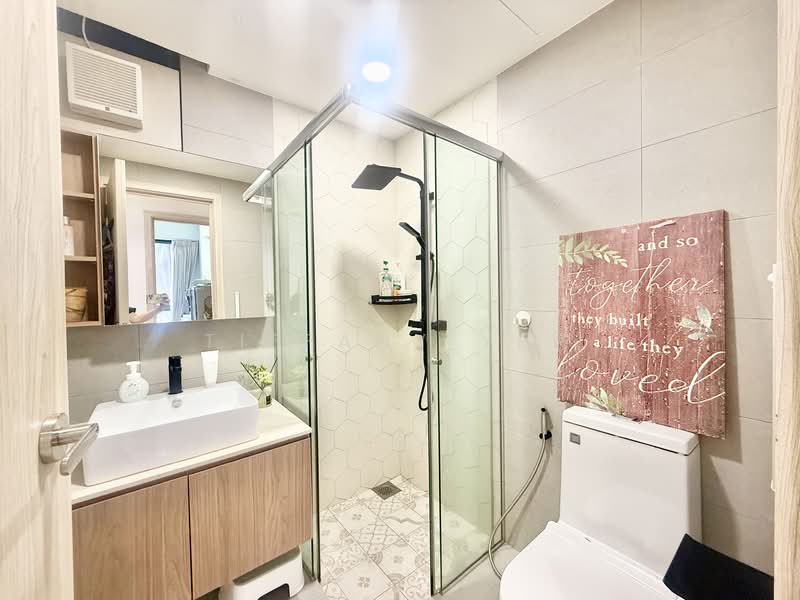Glendale Park, 21 Hillview Avenue, 2 Bedrooms, 1,044 sqft, Condominium For Sale, by Tiffany Yew, 500117622 - Common Bathroom - PropertyGuru.com.sg
