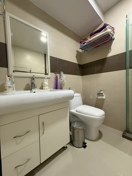 Eastwood Green, 10 Eastwood Road, 3 Bedrooms, 1,173 sqft, Condominium For Rent, by Kavin Kuah, 500117625 - Bathroom - PropertyGuru.com.sg