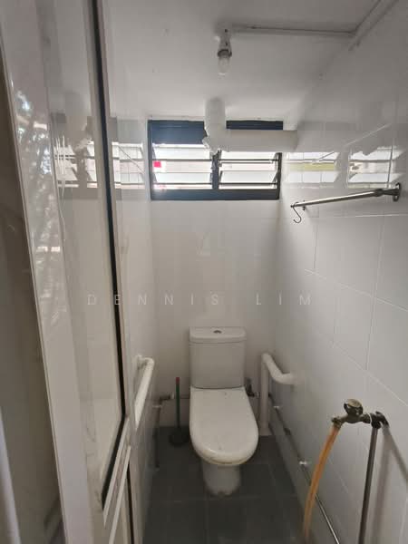75 Bedok North Road, 75 Bedok North Road, 2 Bedrooms, 635 sqft, HDB Flat For Sale, by Dennis Lim, 500117642 - Bathroom - PropertyGuru.com.sg