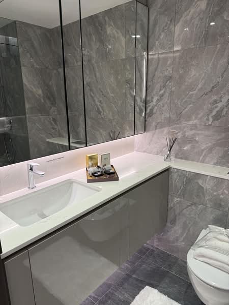 Sophia Meadow, 132 Sophia Road, 2 Bedrooms, 614 sqft, Condominium For Sale, by Pravin Kumar, 500117649 - Bathroom - PropertyGuru.com.sg