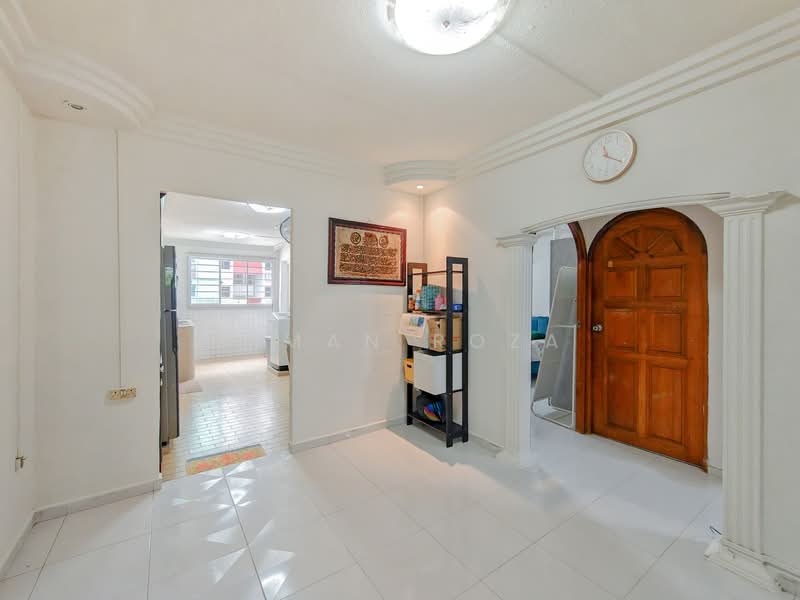 316 Bukit Batok Street 32, 316 Bukit Batok Street 32, 2 Bedrooms, 732 sqft, HDB Flat For Sale, by Aiman Roza, 500117671 - Kitchen - PropertyGuru.com.sg