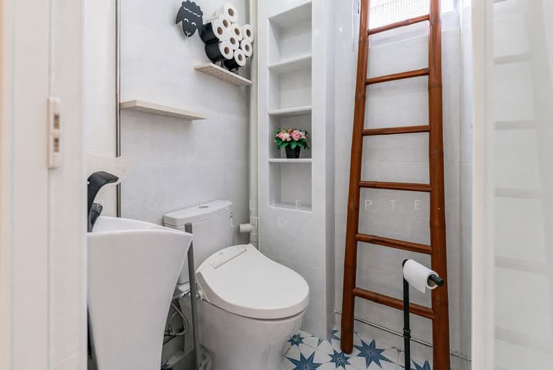 108 Serangoon North Avenue 1, 108 Serangoon North Avenue 1, 2 Bedrooms, 743 sqft, HDB Flat For Sale, by Aileen Chew, 500117745 - Bathroom - PropertyGuru.com.sg