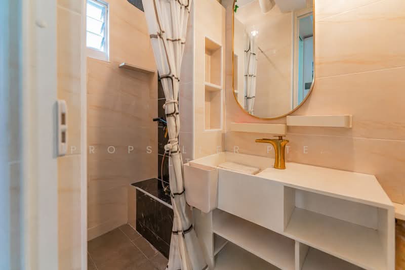 108 Serangoon North Avenue 1, 108 Serangoon North Avenue 1, 2 Bedrooms, 743 sqft, HDB Flat For Sale, by Aileen Chew, 500117745 - Bathroom - PropertyGuru.com.sg