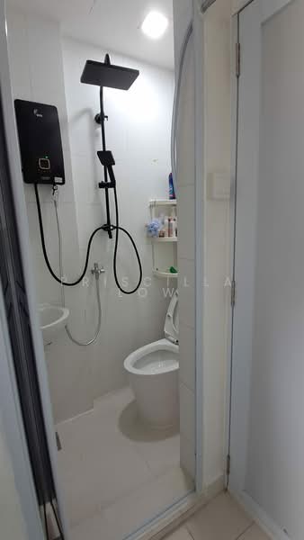 The Centris, 65 Jurong West Central 3, Room Rental, 200 sqft, Apartment For Rent, by Priscilla Low, 500117767 - Bathroom - PropertyGuru.com.sg