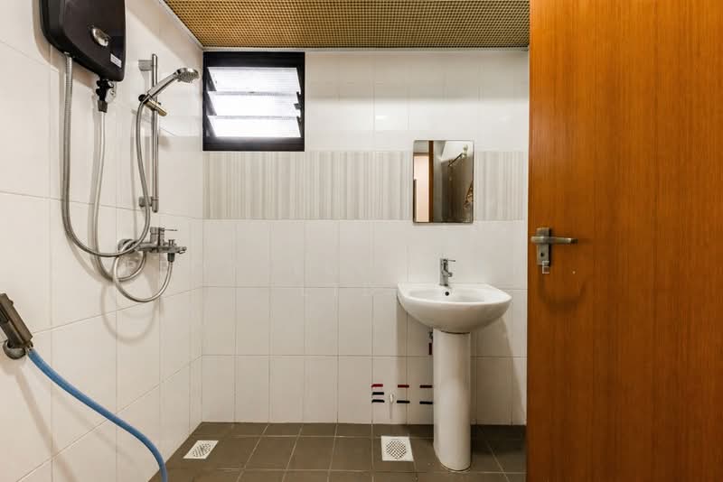 262 Toa Payoh Apex, 262 Toa Payoh East, 2 Bedrooms, 732 sqft, HDB Flat For Sale, by Kit Toh, 500117776 - Bathroom - PropertyGuru.com.sg