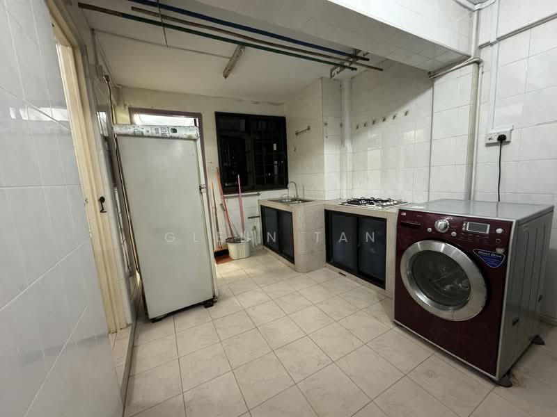 207 Toa Payoh North, 207 Toa Payoh North, 2 Bedrooms, 818 sqft, HDB Flat For Sale, by Glenn Tan, 500117806 - Kitchen - PropertyGuru.com.sg