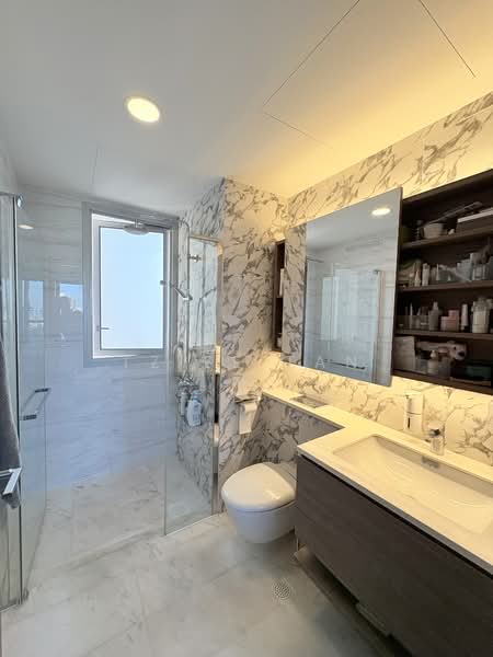 Queens Peak, 3 Dundee Road, 3 Bedrooms, 1,001 sqft, Condominium For Sale, by Tziee Tan, 500117819 - Master Bathroom - PropertyGuru.com.sg