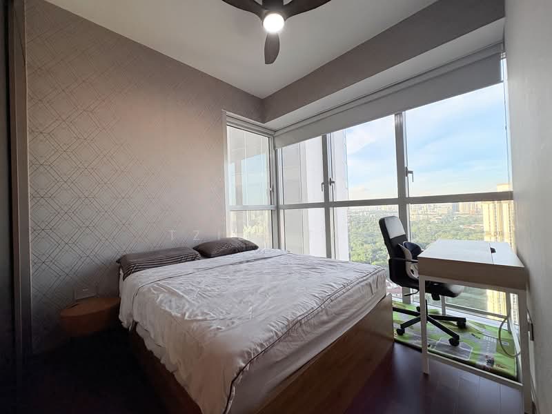 Queens Peak, 3 Dundee Road, 3 Bedrooms, 1,001 sqft, Condominium For Sale, by Tziee Tan, 500117819 - Master Bedroom - PropertyGuru.com.sg