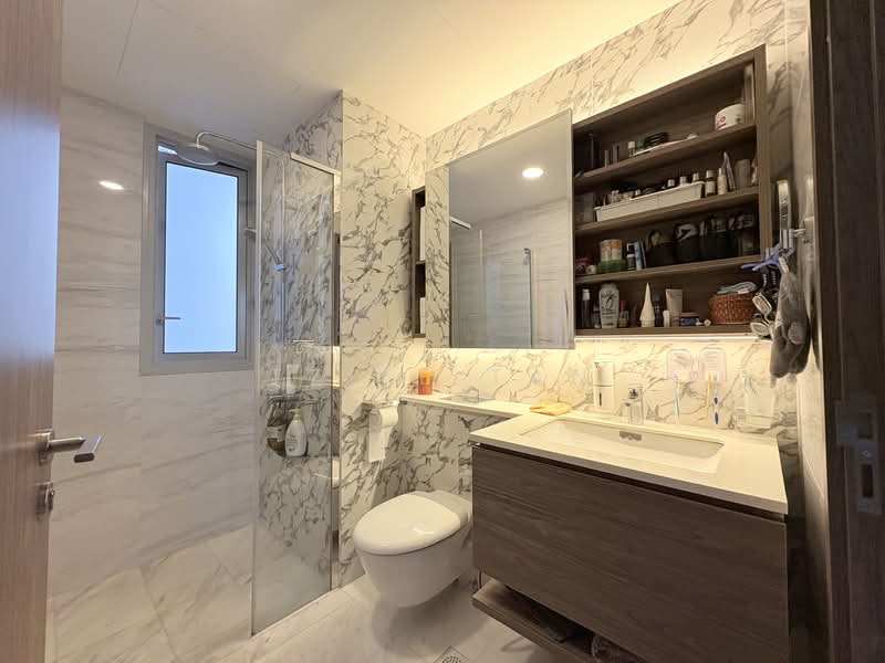 Queens Peak, 3 Dundee Road, 3 Bedrooms, 1,001 sqft, Condominium For Sale, by Tziee Tan, 500117819 - Guests Bathroom - PropertyGuru.com.sg