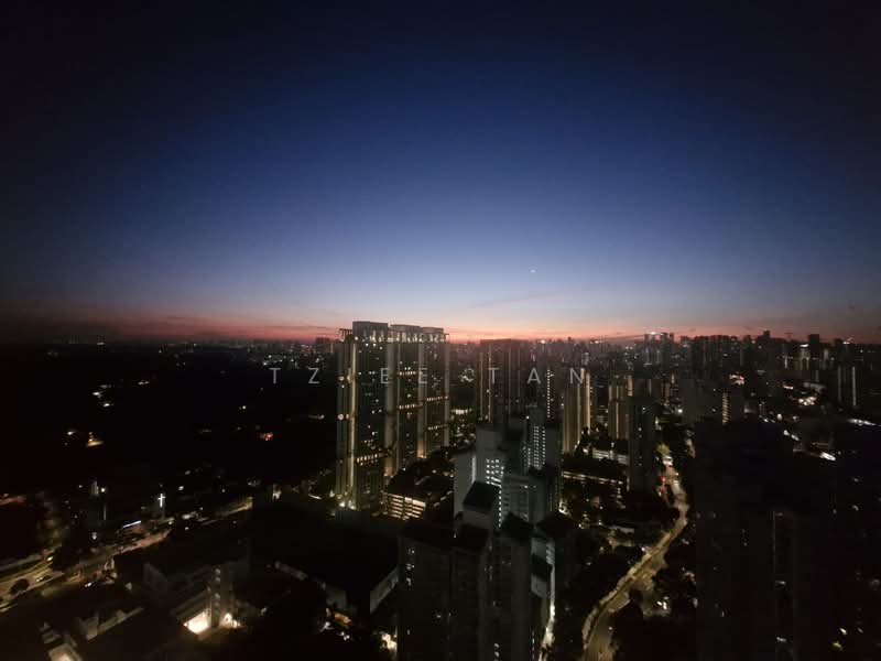 Queens Peak, 3 Dundee Road, 3 Bedrooms, 1,001 sqft, Condominium For Sale, by Tziee Tan, 500117819 - Dawn from the Balcony - PropertyGuru.com.sg