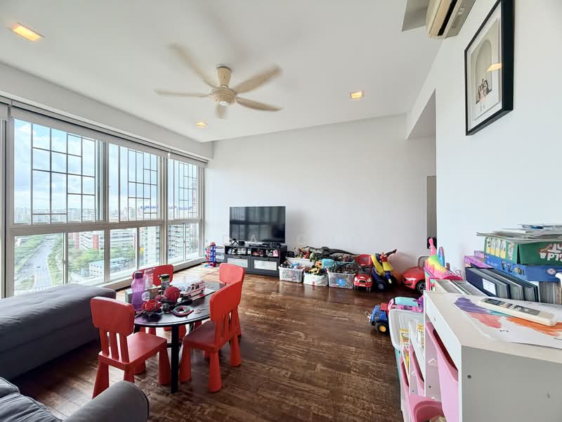 Goldenhill Park Condo, 60 Mei Hwan Drive, 3 Bedrooms, 1,335 sqft, Condominium For Sale, by Linda Chow, 500117843 - Living Room - PropertyGuru.com.sg