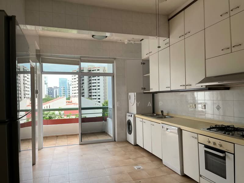 Villa Delle Rose, Taman Nakhoda, 3 Bedrooms, 2,800 sqft, Condominium For Rent, by Alice Yap, 500117854 - Kitchen - PropertyGuru.com.sg