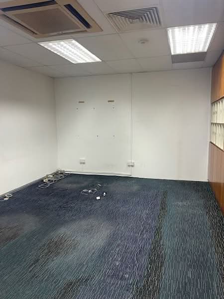 Golden Mile Tower, 6001 Beach Road, 1,221 sqft, Office For Rent, by W J Wong, 500117855 - Interior - CommercialGuru.com.sg
