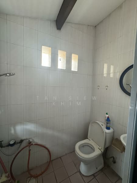 Geylang Road, Geylang Road, 1,000 sqft, Office For Rent, by Tan Siew Khim, 500117867 - Bathroom - CommercialGuru.com.sg