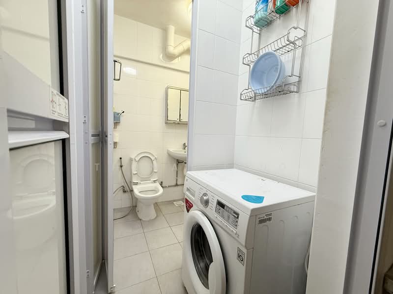 326 Ubi Avenue 1, 326 Ubi Avenue 1, 5 Bedrooms, 1,572 sqft, HDB Flat For Sale, by Thomas Tong, 500117876 - Bathroom - PropertyGuru.com.sg