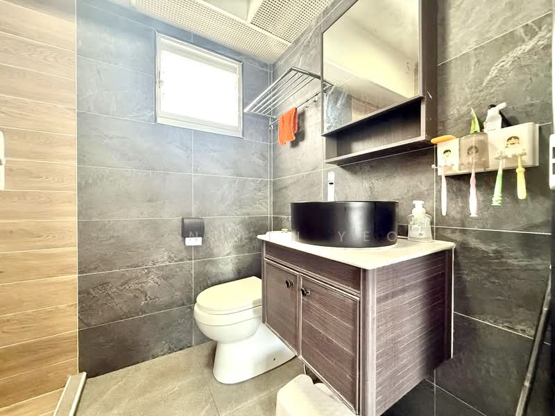 208B Punggol Place, 208B Punggol Place, 3 Bedrooms, 990 sqft, HDB Flat For Sale, by Kenneth Yeo, 500117880 - Bathroom - PropertyGuru.com.sg