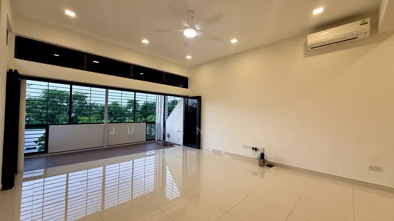 Clementi Park, 127 Sunset Way, 3 Bedrooms, 1,722 sqft, Condominium For Sale, by Julian Teo, 500117897 - Living Room - PropertyGuru.com.sg