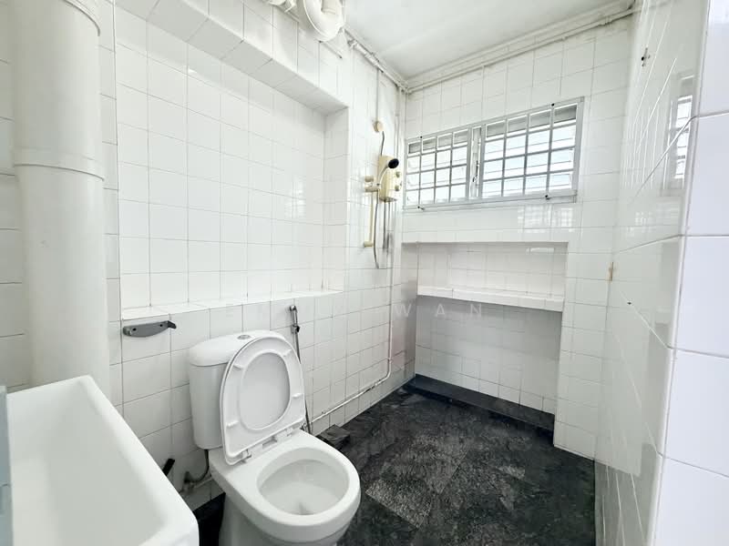 775 Pasir Ris Street 71, 775 Pasir Ris Street 71, 4 Bedrooms, 1,378 sqft, HDB Flat For Sale, by Emmy Wan, 500117899 - Bathroom - PropertyGuru.com.sg