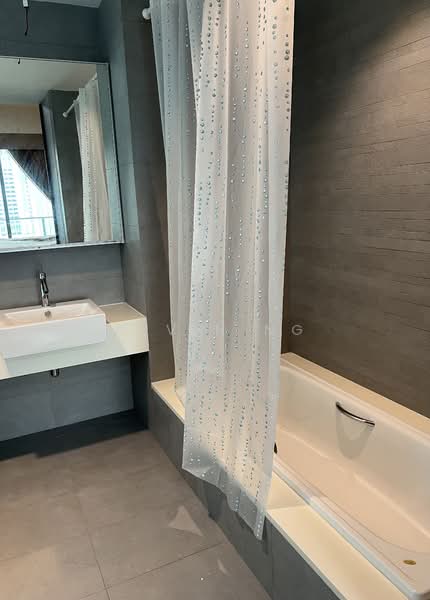 The Suites @ Central, 57-57A Devonshire Road, 3 Bedrooms, 1,378 sqft, Condominium For Rent, by Kevin Ng, 500117902 - Master Bathroom - PropertyGuru.com.sg