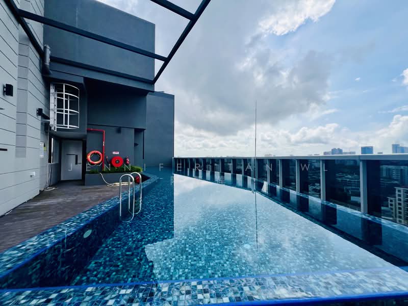The Iveria, 2 Kim Yam Road, 3 Bedrooms, 915 sqft, Condominium For Sale, by Jennifer Tan WL 陈慧莲, 500117920 - Pool - PropertyGuru.com.sg